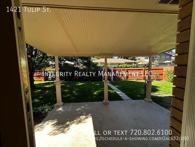 Building Photo - 1421 Tulip St