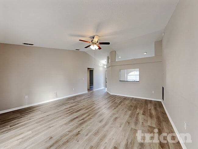 Building Photo - 2075 Sunflower St