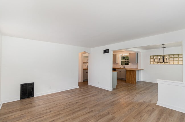 Building Photo - 2432 Ardmore Ave