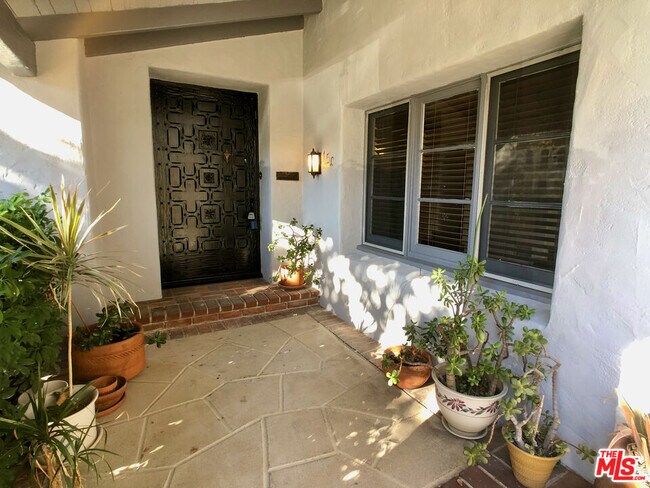 Foto del edificio - 150 S Mansfield Ave