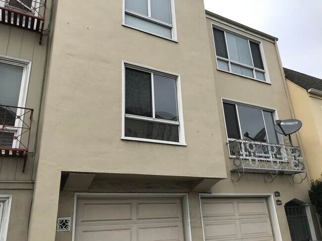 Front of building. Unit is on the top floor - 2811 Franklin St