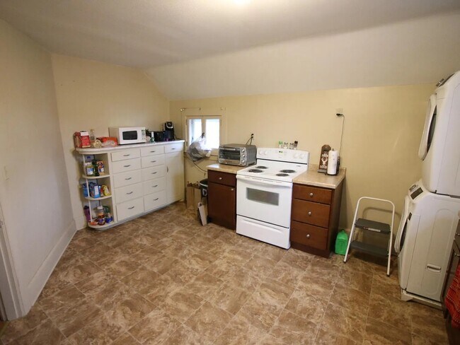 Foto del edificio - 177 E 9th St