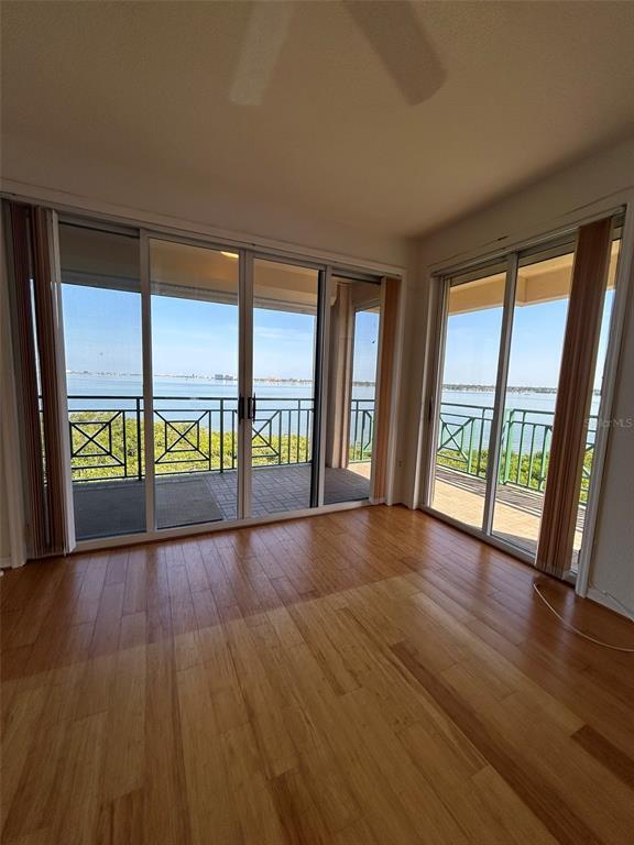 Foto del edificio - 4737 Dolphin Cay Ln S