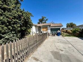 Building Photo - 902 Woodrow Ave