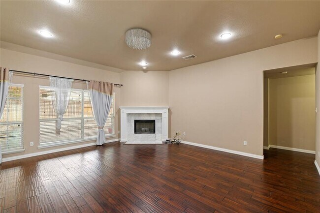 Foto del edificio - 3121 Creekridge Ct