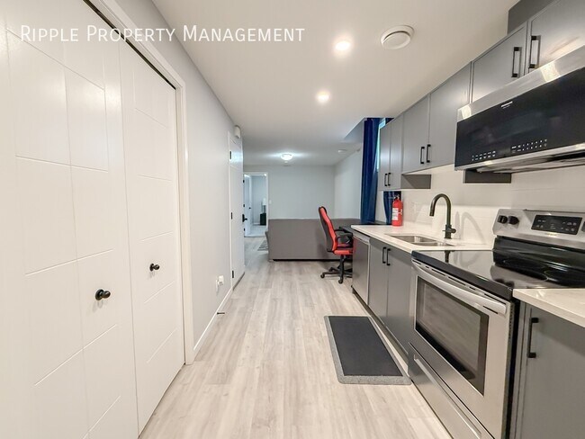 Building Photo - Modern 1 Beds, 1 Baths Basement/Lower | Av...