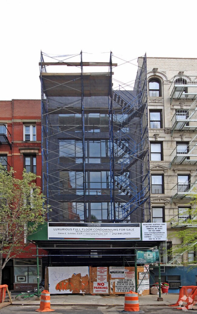 Building Photo - 525 E 12th St