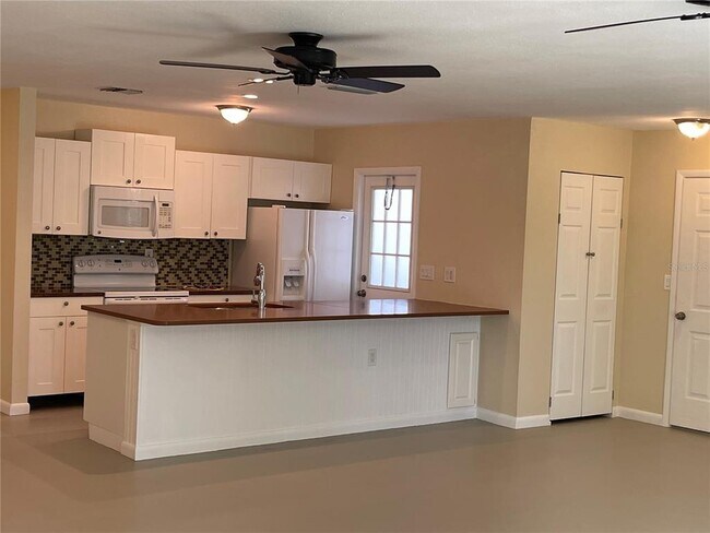 Foto del edificio - 6185 Deming Ave