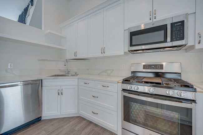 kitchen - 2611 Hyperion Ave