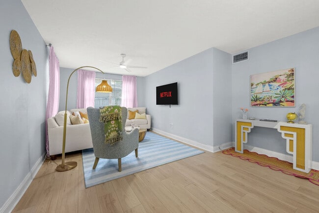 Building Photo - 522 31st St W