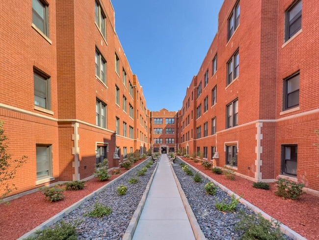 Building Photo - 3940 N Janssen
