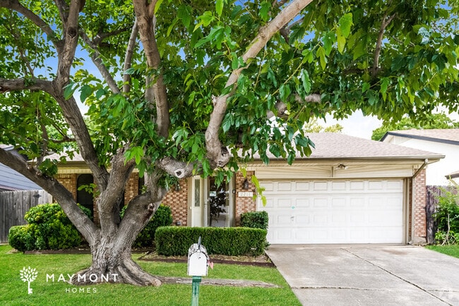 Building Photo - 2211 Benbrook Dr