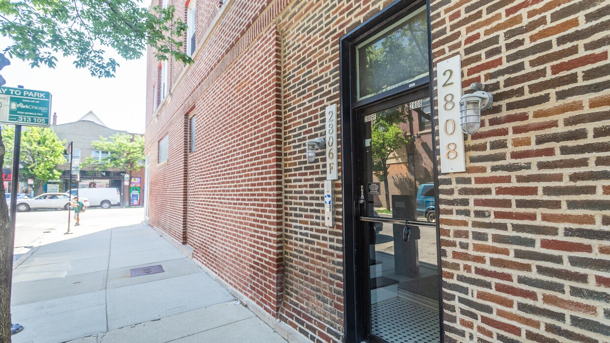 Entry - 2806 N Dawson Ave