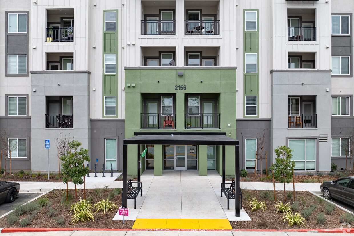 Entrance - College Creek