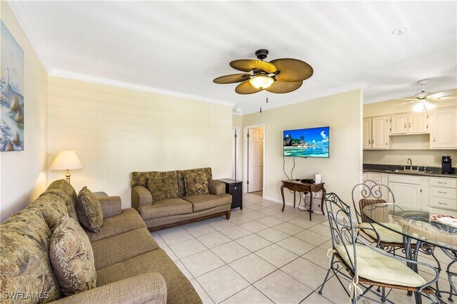 Foto del edificio - 190 N Collier Blvd