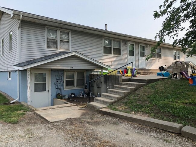 Building Photo - 304 W Neosho St