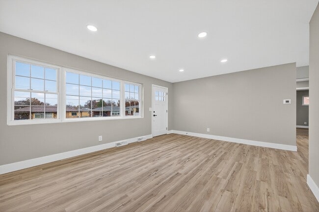 Building Photo - 5737 Kroegermount Dr