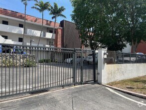 Building Photo - 6855 Edgewater Dr