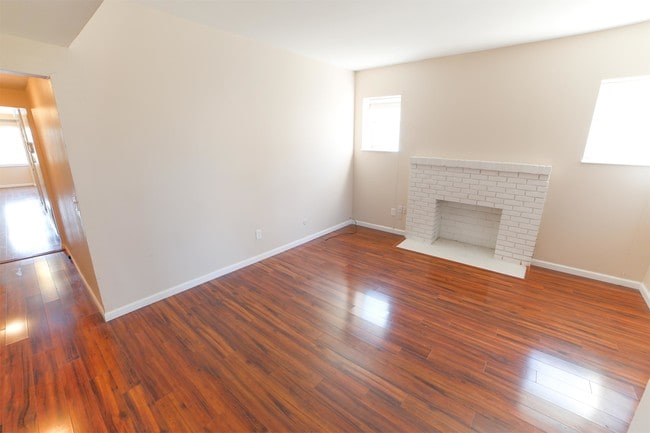 Building Photo - 5578 Pershing Ave