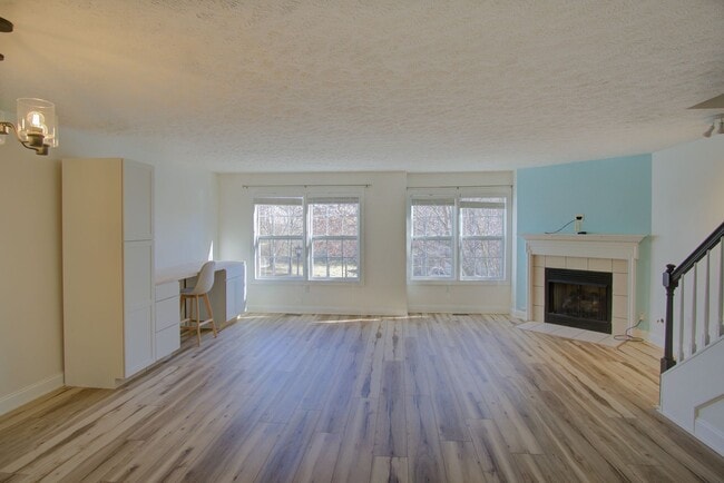 Foto del edificio - 3 Bed / 2.5 Bath.  Pet Friendly. Garage.