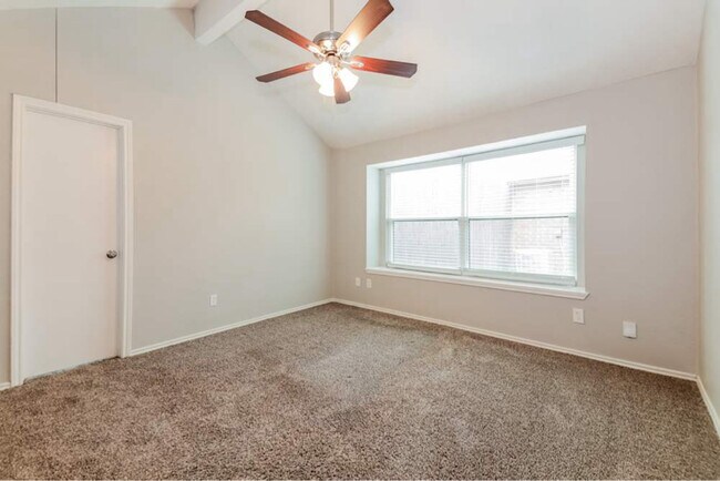 Foto del edificio - 611 Hanover Dr