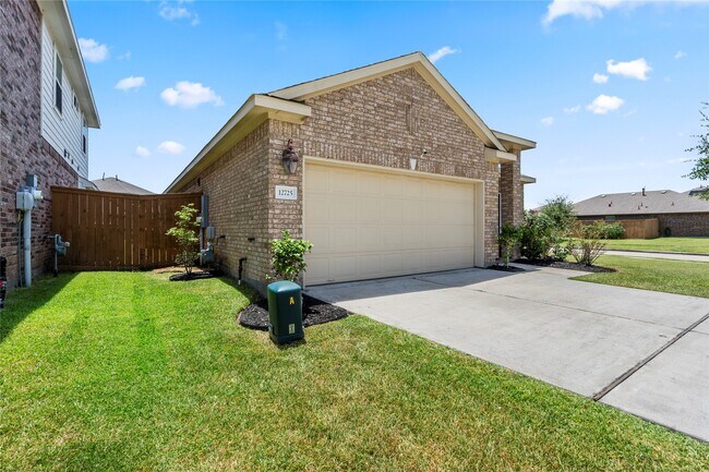 Building Photo - 12725 Pirate Bend Dr
