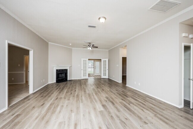 Foto del edificio - 1330 Bogard Ln