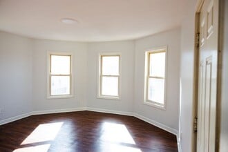 Building Photo - 27 Columbia St