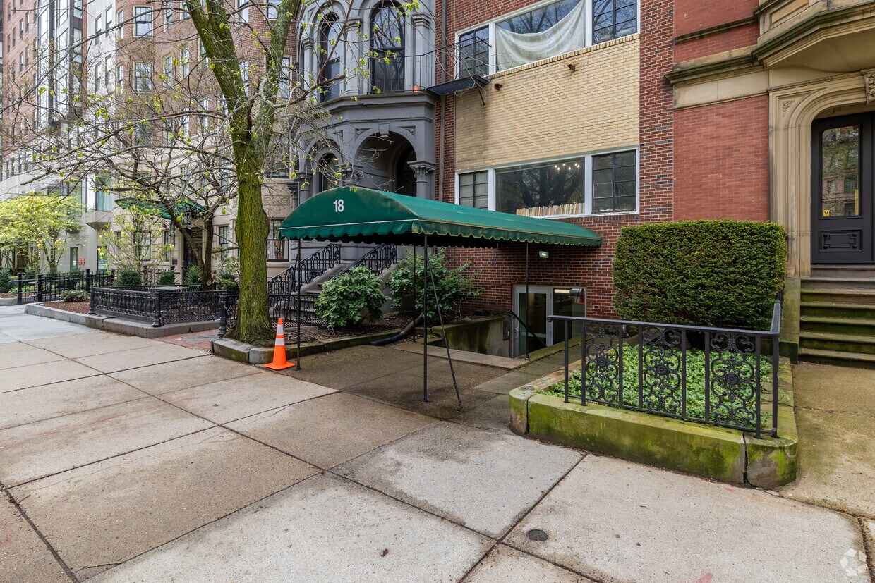 Entrance - 18 Commonwealth Ave
