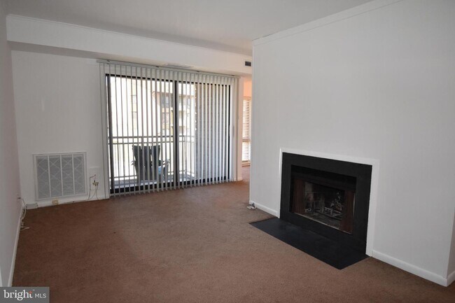Building Photo - 5917 Tamar Dr