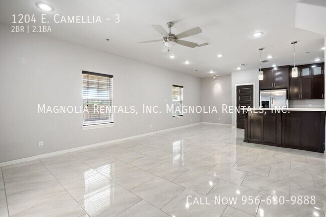 Foto del edificio - 1204 E. Camellia-3