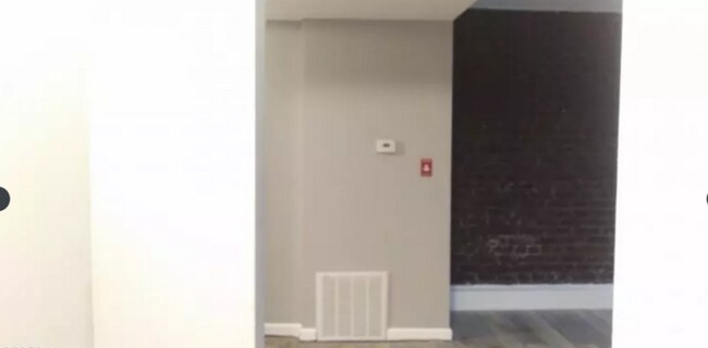 Foto del edificio - Cavernous 2 Bedroom Apartment with Office