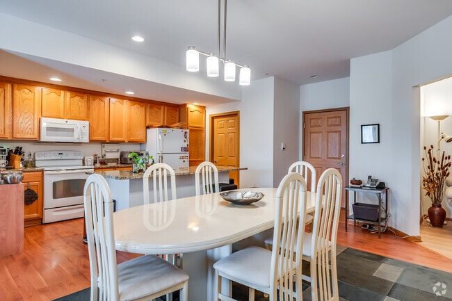 2BR, 2BA - 1,350SF - Dining Room - 625 Shepherd Ct