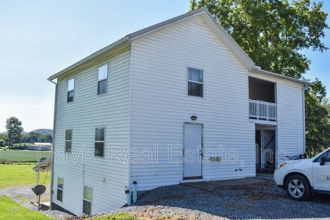 Building Photo - 135 Kunes St