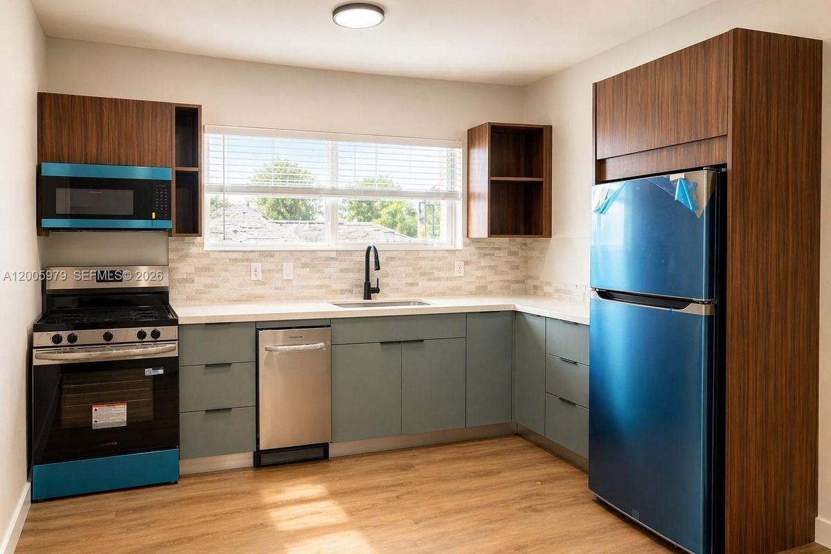 Foto del edificio - 576 NE 63rd St