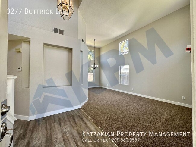 Building Photo - Remodeled 2-Story 4-Bedroom 3-Bath Weston ...