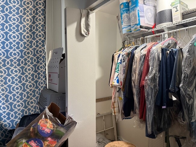 Building Photo - 856 N Lawndale Ave