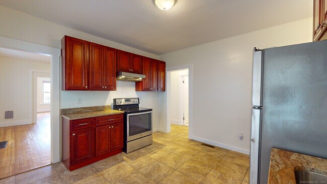 Foto del edificio - 679 Winchester Ave