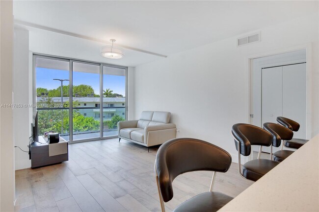 Foto del edificio - 13800 Highland Dr