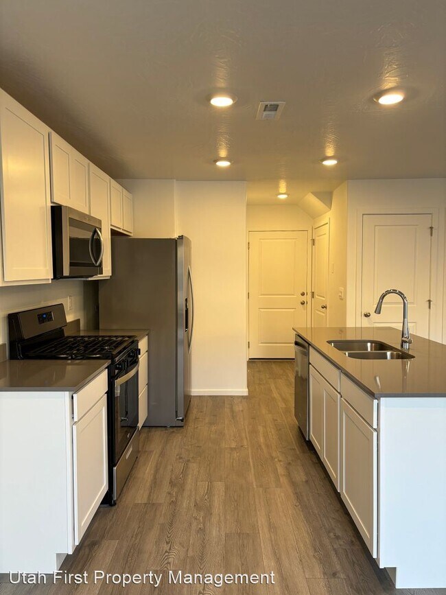 Building Photo - 3 br, 2.5 bath House - 3323 E Big Bend Ln