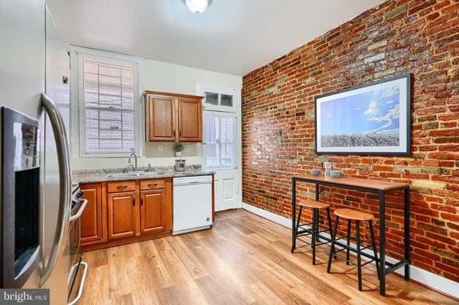 Building Photo - 22 Parkin St