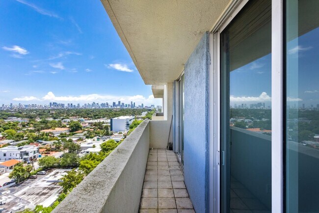 Foto del edificio - 3000 Coral Wy