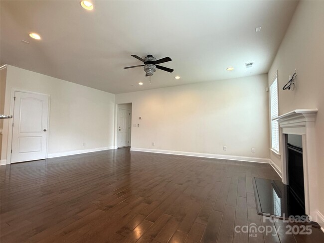 Building Photo - 1691 Spears Dr NW