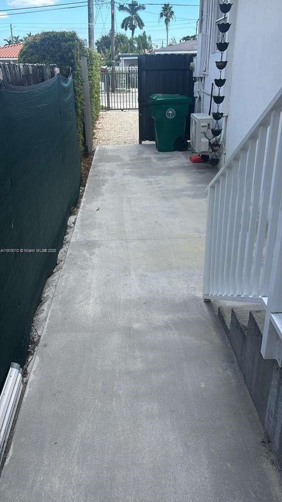 Foto del edificio - 820 NW 19th Ct