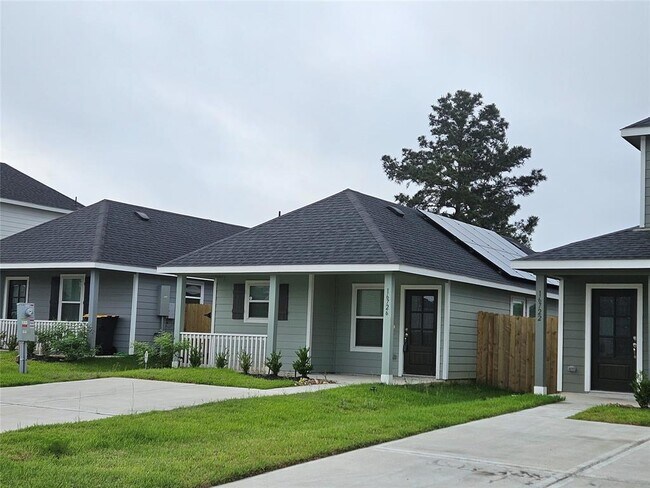 Building Photo - 16726 N Marie Vlg Dr