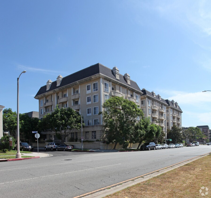 Versailles Apartments Apartments in Los Angeles, CA