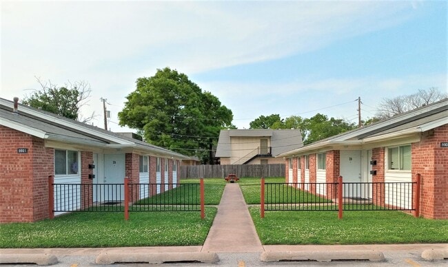 Building Photo - 9909 E 12th St