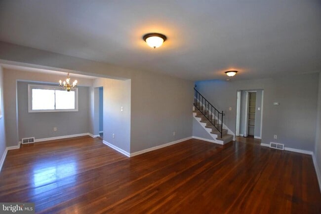 Building Photo - 2503 Van Buren St