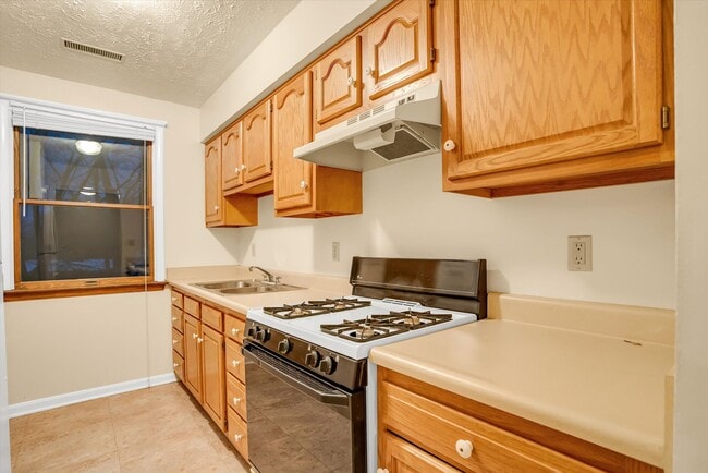 Building Photo - Blackhawk Commons Apartments