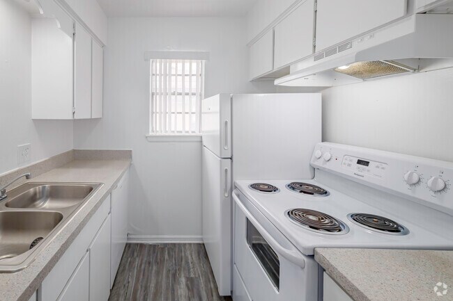 2 habitaciones, 1 baño - 876 pies cuadrados - Cocina - Campus Pointe Apartments